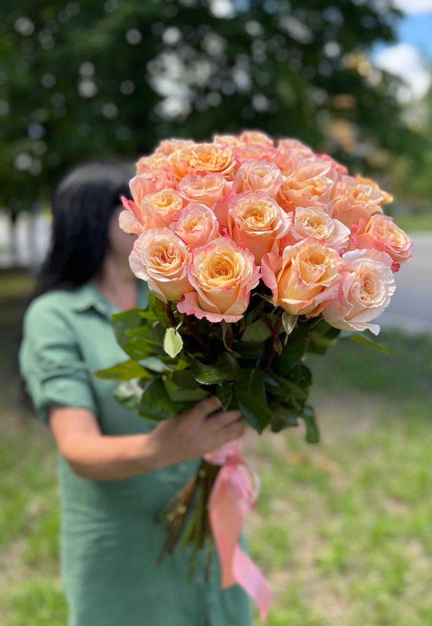 25 импортных роз "Шиммер" 70см.