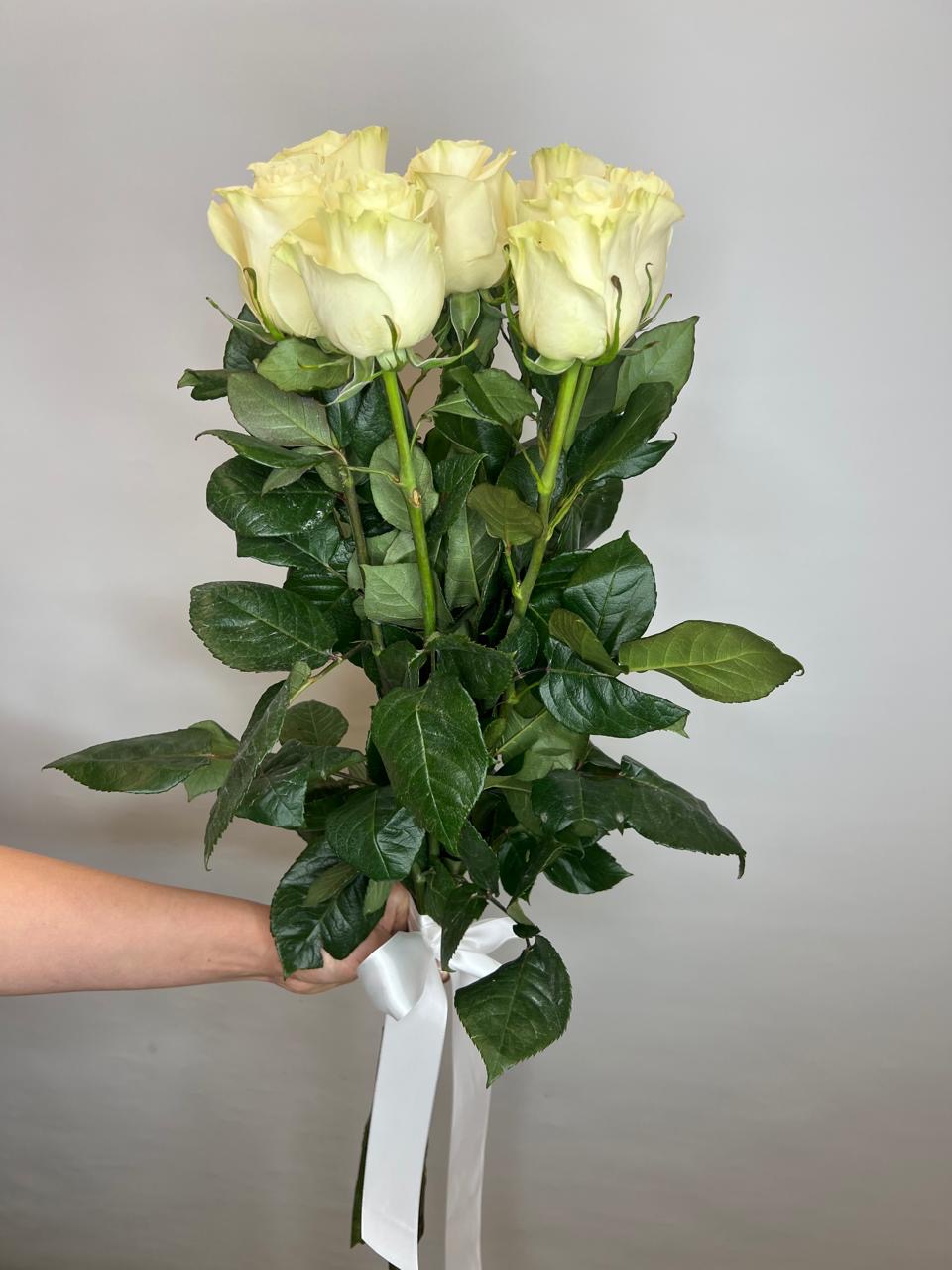 7 импортных роз "Мондиаль" 70 см.