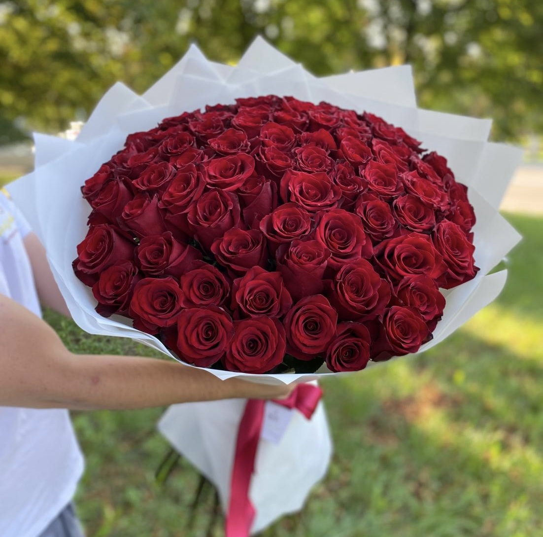 75 красных роз 70 см.